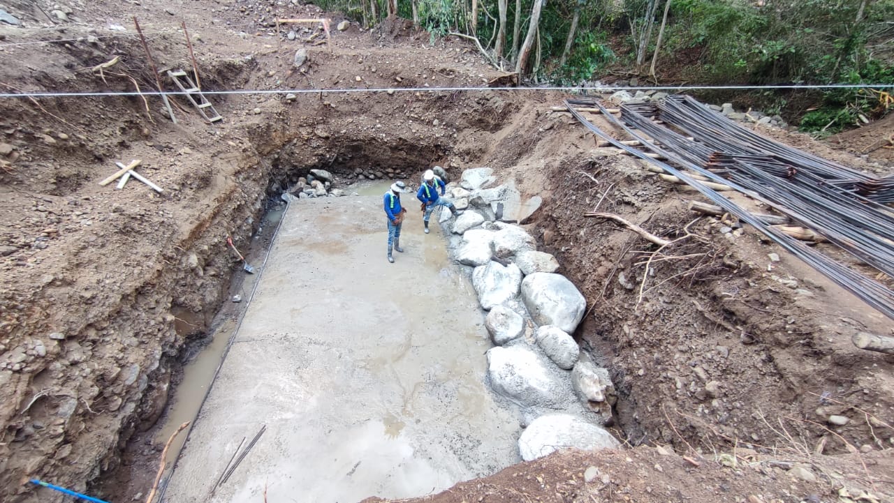 Construcción de bastiones en la quebrada Boruca