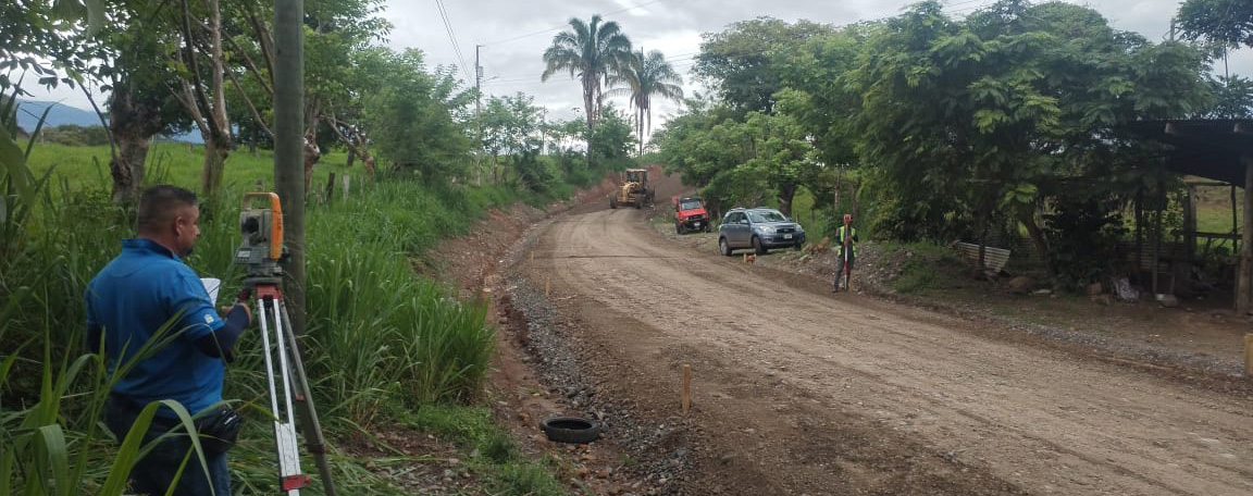 Mejoramiento de superficie de ruedo y sistema de drenaje en Tablas y Bajo Coto del Distrito de Biolley