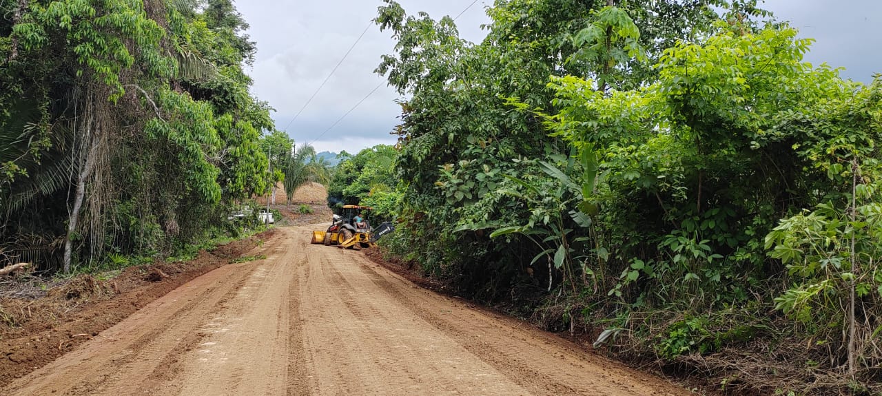 Labores de mantenimiento de caminos en el distrito de PILAS